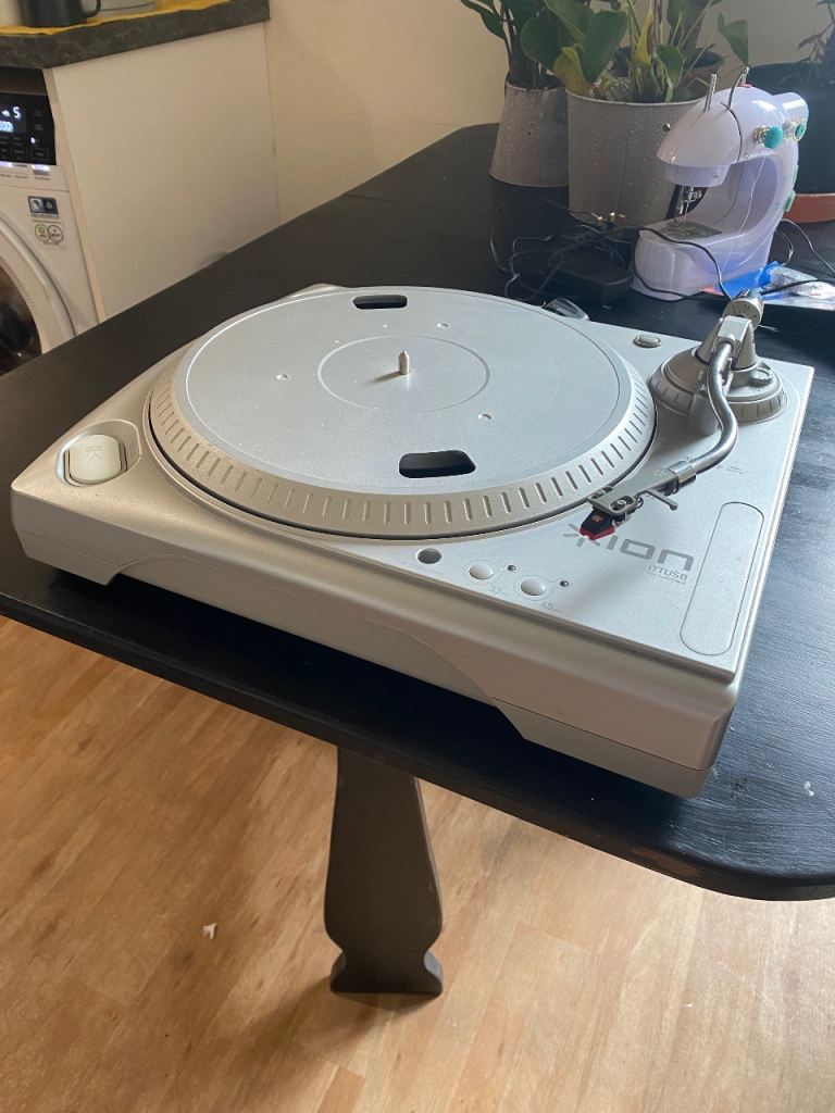 ION USB Turntable iTTUSB – Silver, comes with box