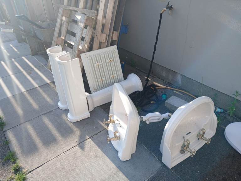 Pair of White Pedestal Basins - Good Condition