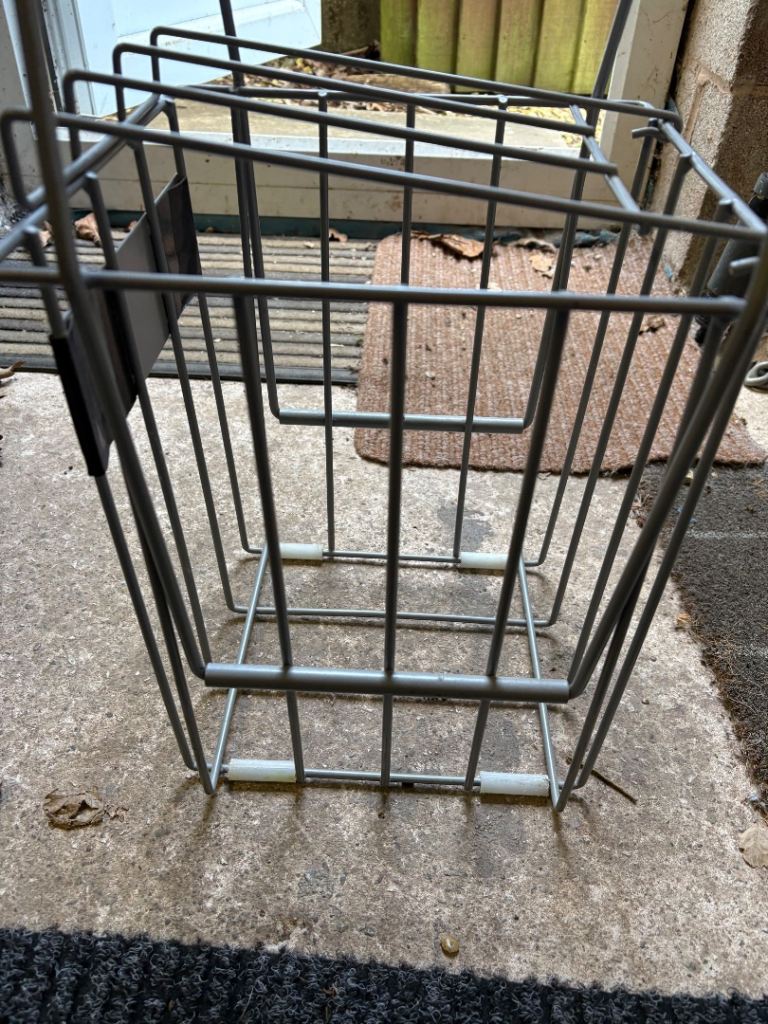 Tennis ball basket 