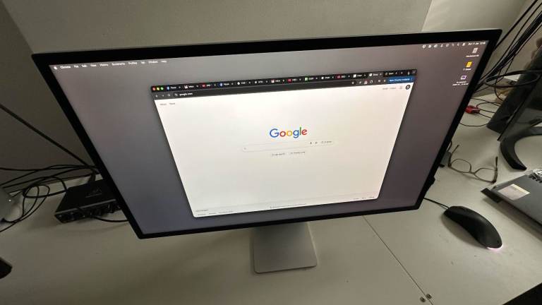 Apple Studio Display 27" 2025 - like NEW