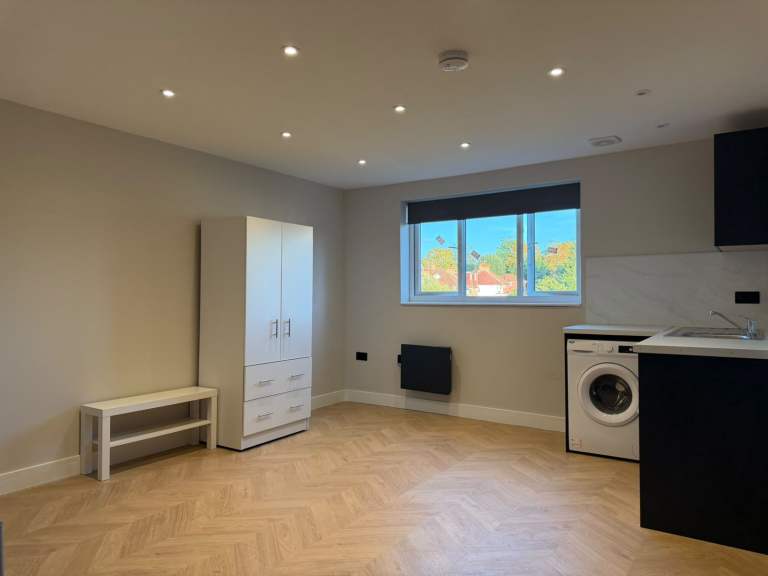 Self-contained studio flat in South Harrow (HA2)
