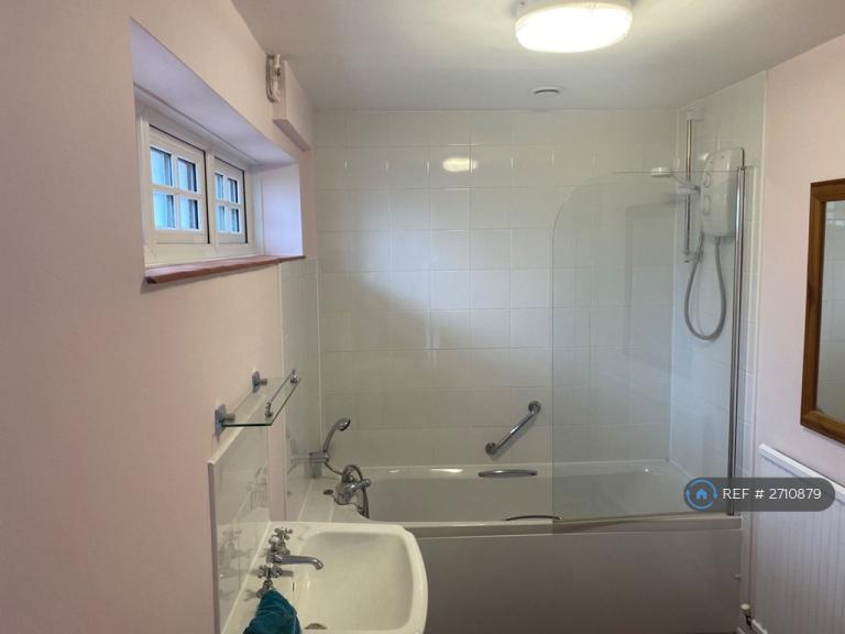 1 bedroom house in Norwich Street, Hingham, NR9 (1 bed) (#2710879)