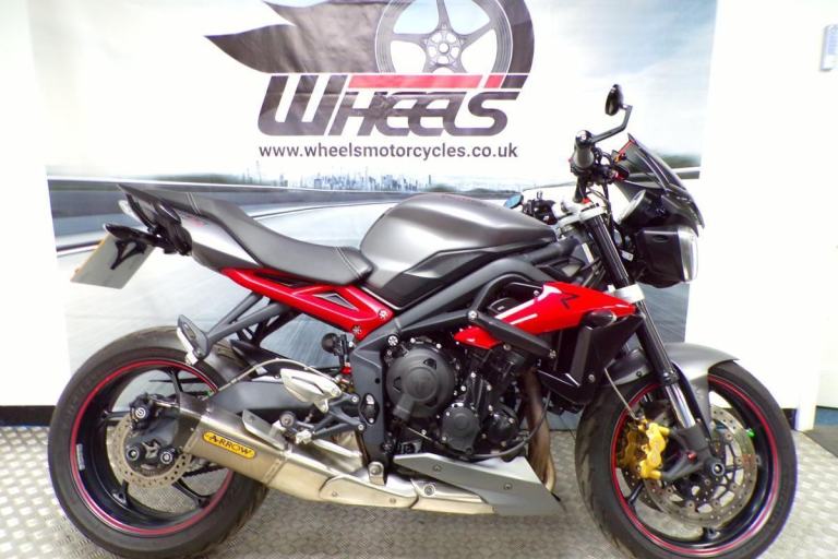 2016 TRIUMPH STREET TRIPLE 675 R WITH AN ARROW EXHAUST CAN