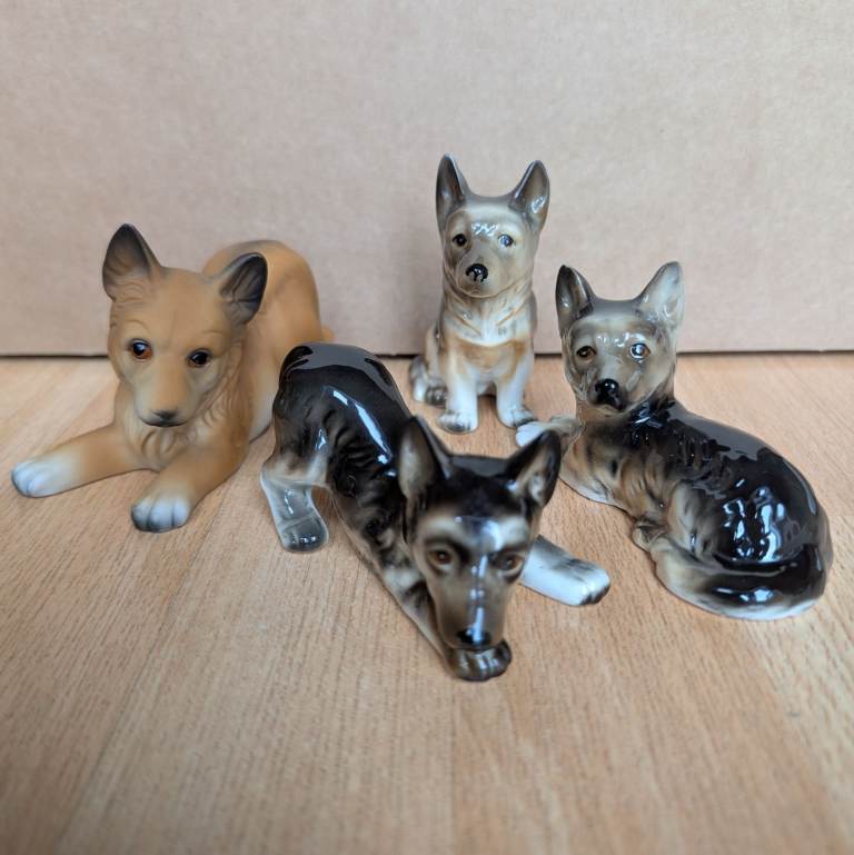 Alsatian German Shepherd matching dog figurines x4 vintage 1970s matte gloss