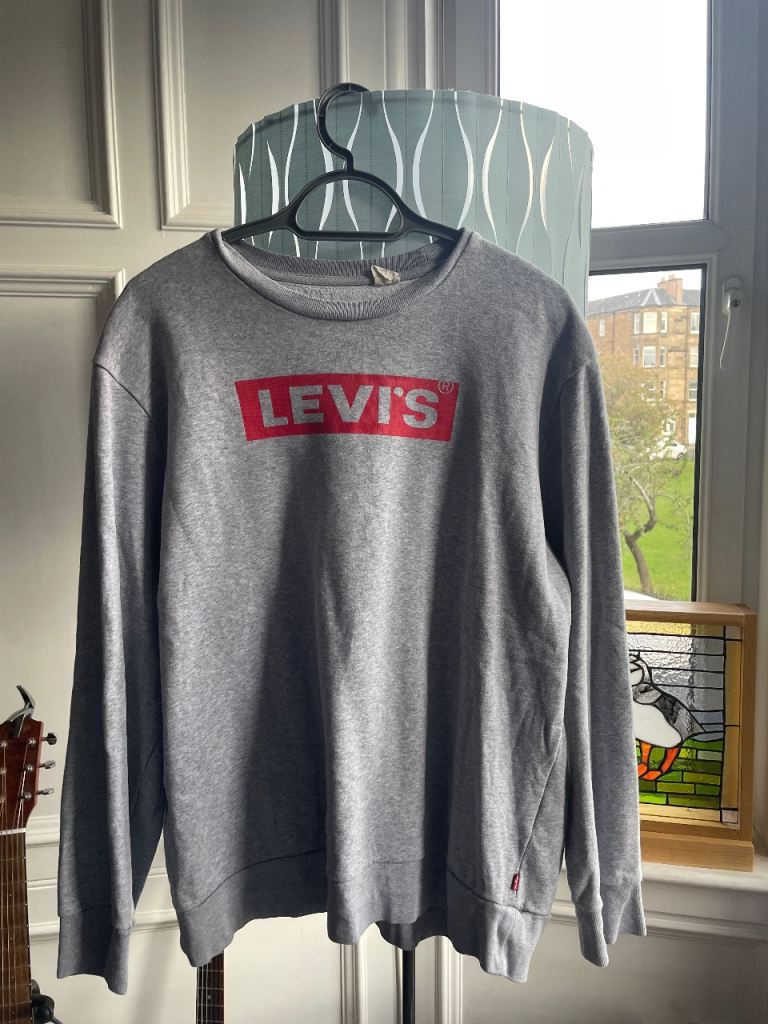 Men’s Levi’s sweatshirt size Large 