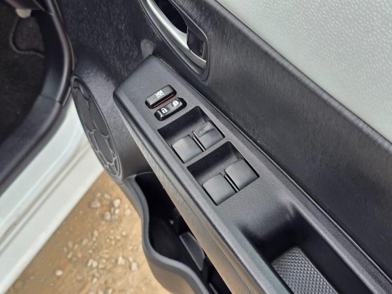 2014 Toyota Yaris 1.5 VVT-h Trend Hatchback 5dr Petrol Hybrid CVT Euro 5 (101 ps) Hatchback Hybri...