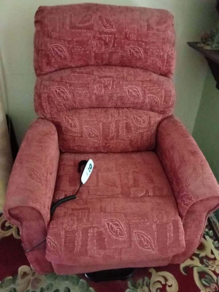 Red Fabric Electric Recliner Armchair – Good Condition