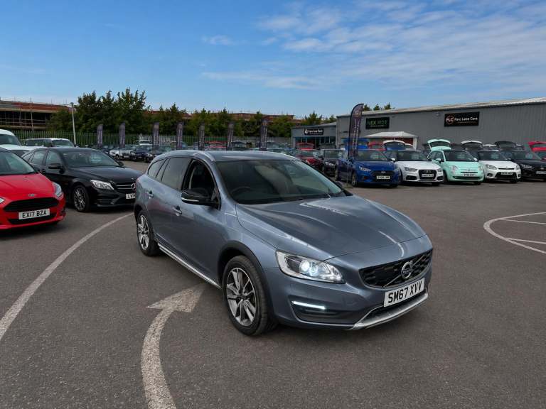 2017 Volvo V60 2.4 D4 Lux Nav Estate 5dr Diesel Auto AWD - 9 VOLVO SERVICES -