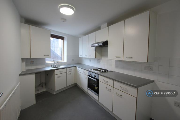 3 bedroom flat in West Green Road, London, N15 (3 bed) (#2998661)