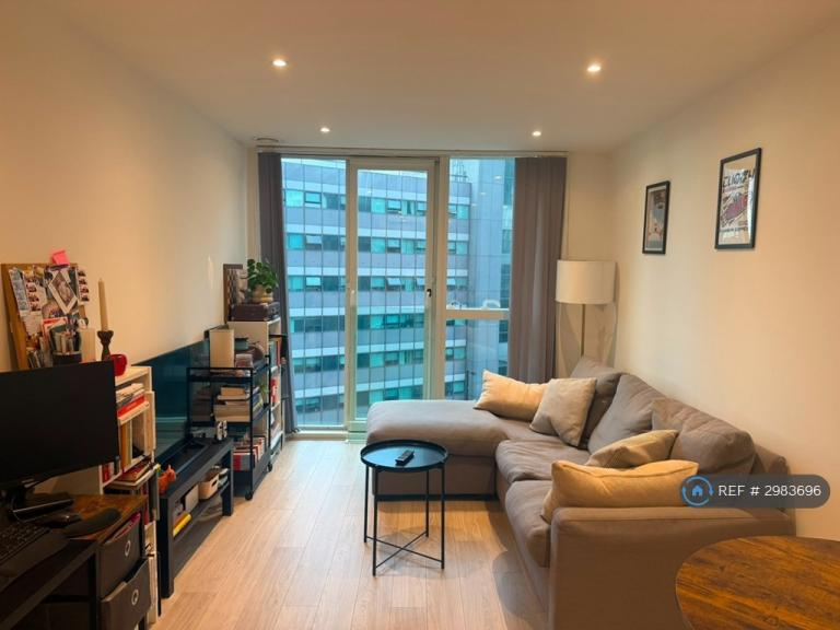 1 bedroom flat in Pinnacle Apartments, Croydon, CR0 (1 bed) (#2983696)