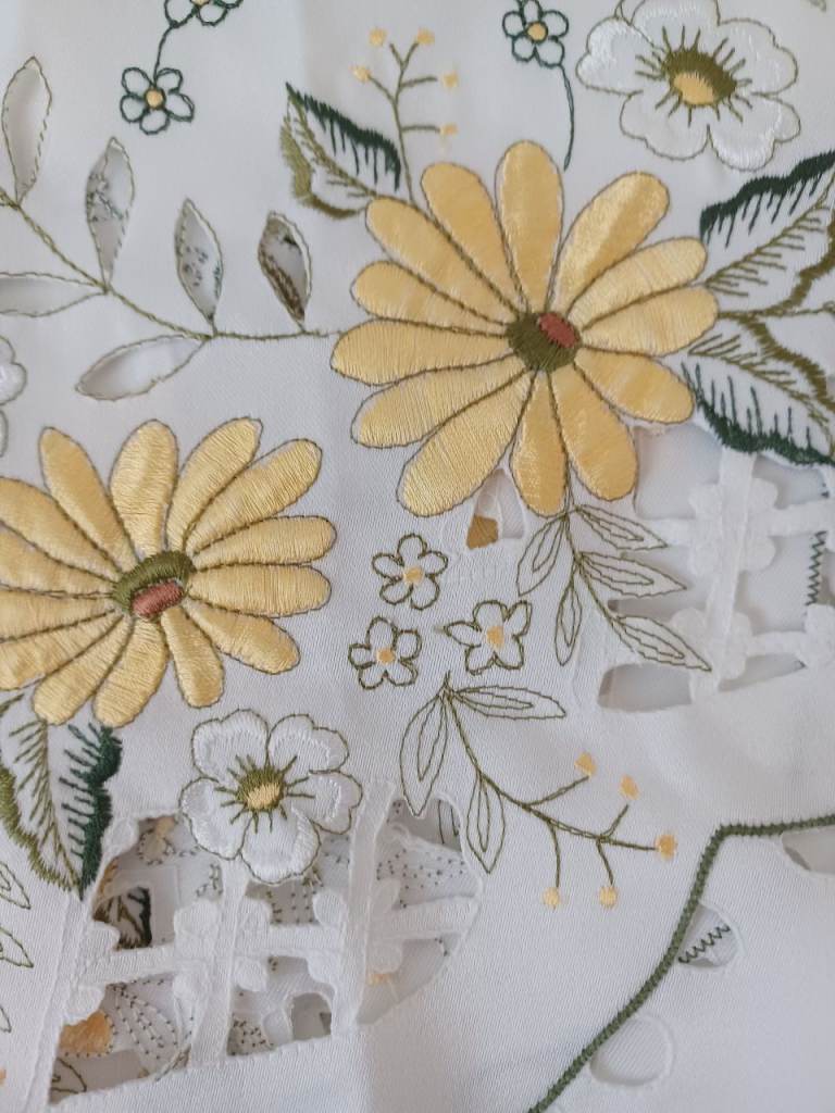 Vintage style table cover