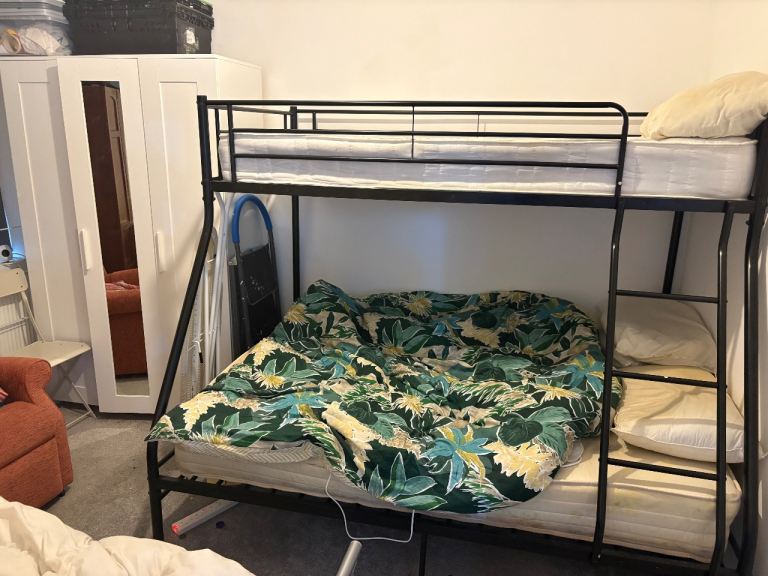 Large Double room in shared appt ground floor 