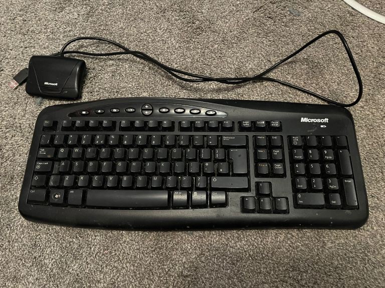 Microsoft Wireless Desktop 700 Keyboard With Receiver Included