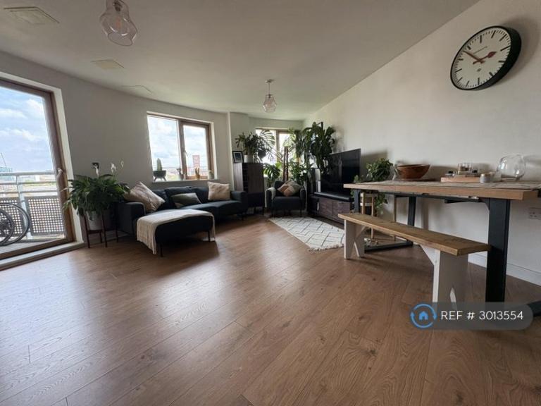 2 bedroom flat in Pancras Way, London, E3 (2 bed) (#3013554)
