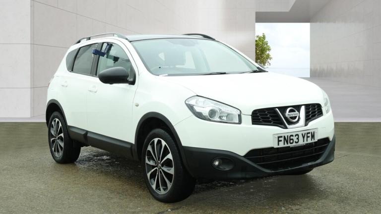 2013 Nissan Qashqai 1.6 dCi 360 5dr ++ 35 TAX / NAV / PANROOF / CAMERA ++ HATCHBACK Diesel Manual