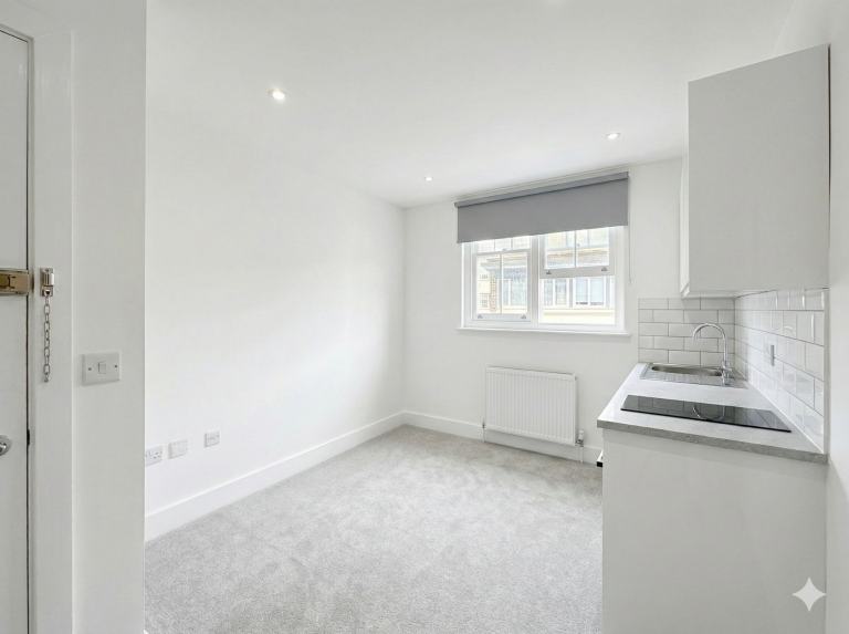 1 bedroom flat in Clayponds Lane, London, TW8 Book Online - The Rent Guru {950}