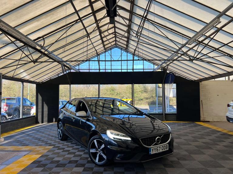 2017 Volvo V40 2.0 V40 R-Design Nav+ D2 5dr Hatchback Diesel Manual
