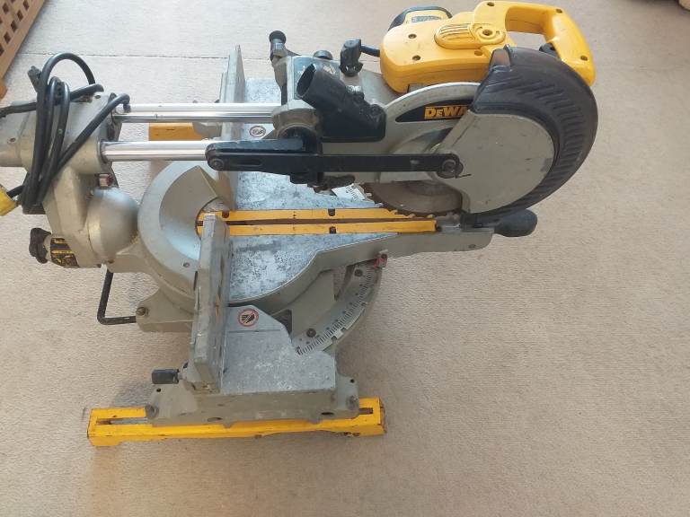Dewalt sliding Miter Saw 110 V 1600W 