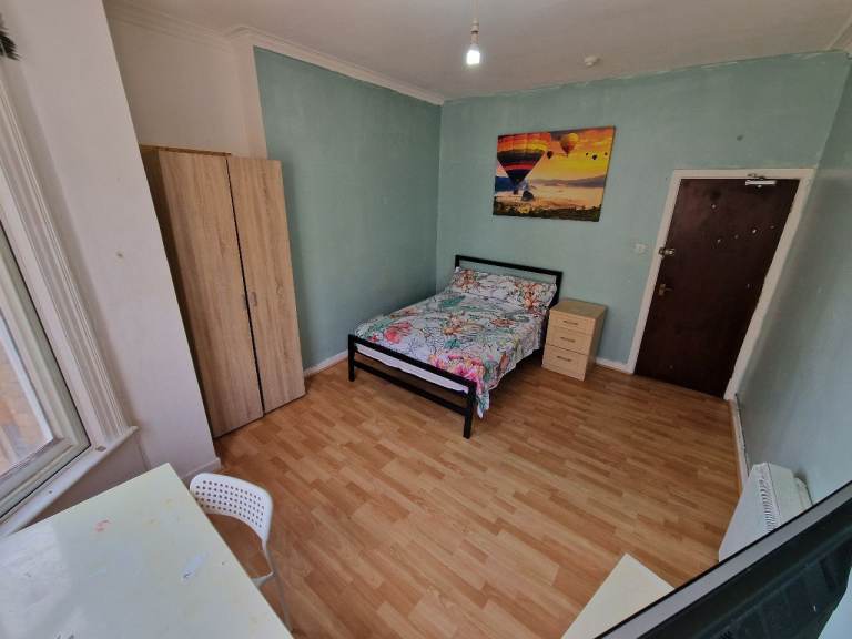 Double room to let in Bournemouth town centre