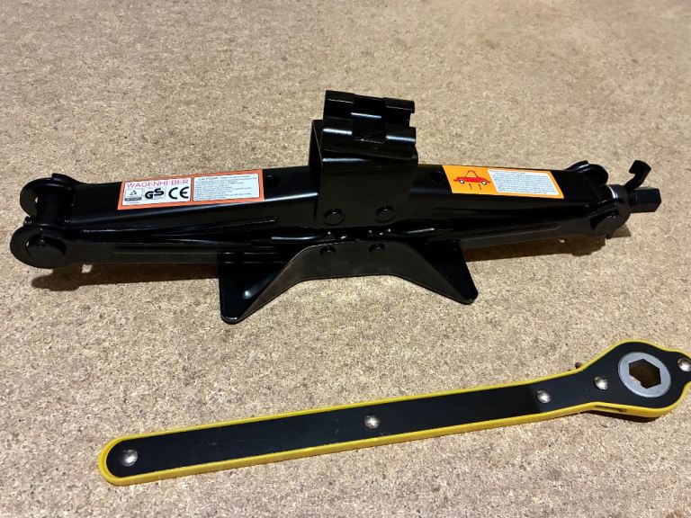 1.5 Ton Scissors Jack 