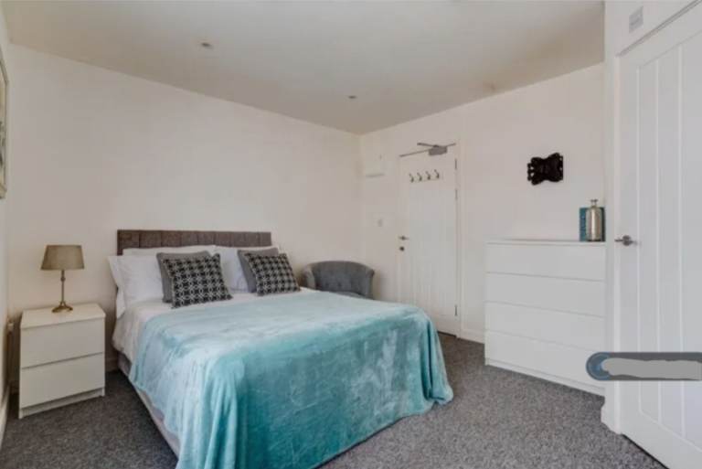 Two Double Room's, All Bills Included. 