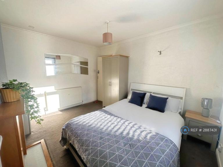1 bedroom in High Brooms Road, Tunbridge Wells, TN4 (#2887431)