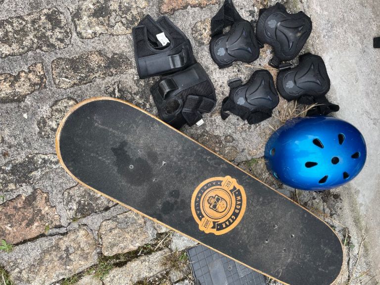 Childs skateboard/helmet/pads 7-10 year old 
