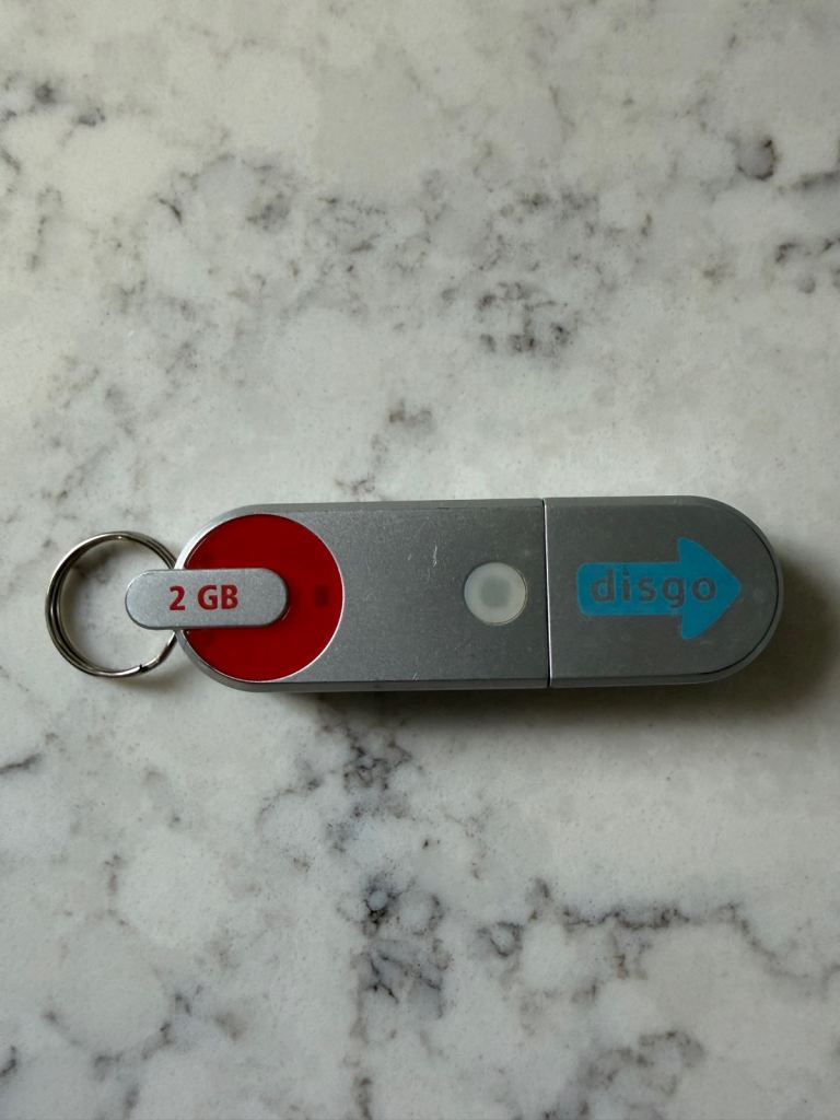 Disgo 2GB USB Flash Drive U3 Smart Silver Memory Stick Pen Drive Vintage Keyring