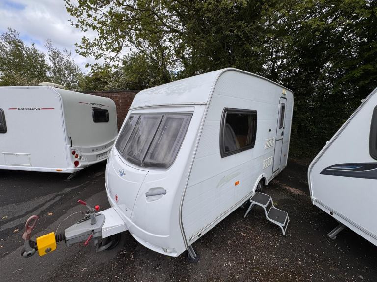 LUNAR ARIVA 2007 MODEL 2 BERTH REAR KITCHEN TOURING CARAVAN