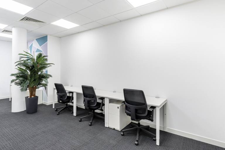 Plymouth - PL4 0HP \ Coworking Space Available - Start Anytime