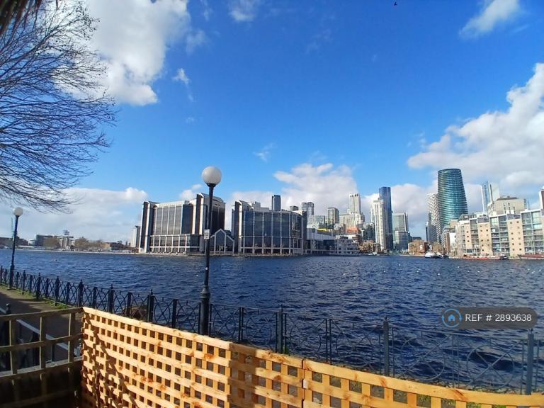 2 bedroom flat in Whiteadder Way, London, E14 (2 bed) (#2893638)