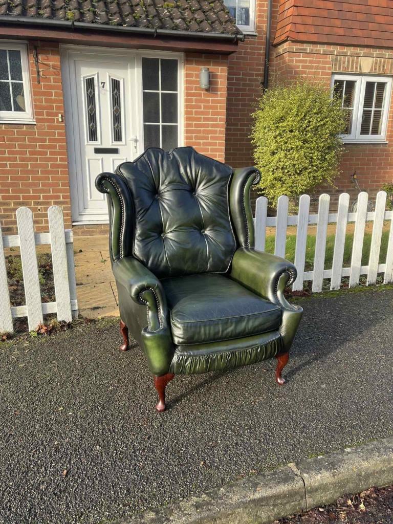 Lovely Dark Green Leather Chesterfield Queen Anne Wing Back Chair