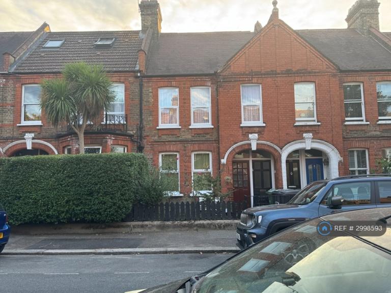 1 bedroom flat in Diana Road, London, E17 (1 bed) (#2998593)