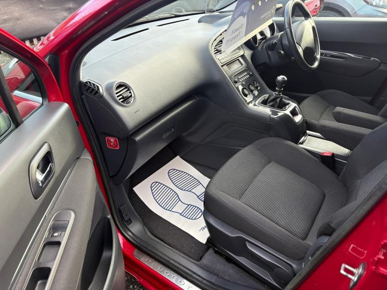 2011 Peugeot 5008 1.6 HDI FAP 112 Family Estate Diesel Manual