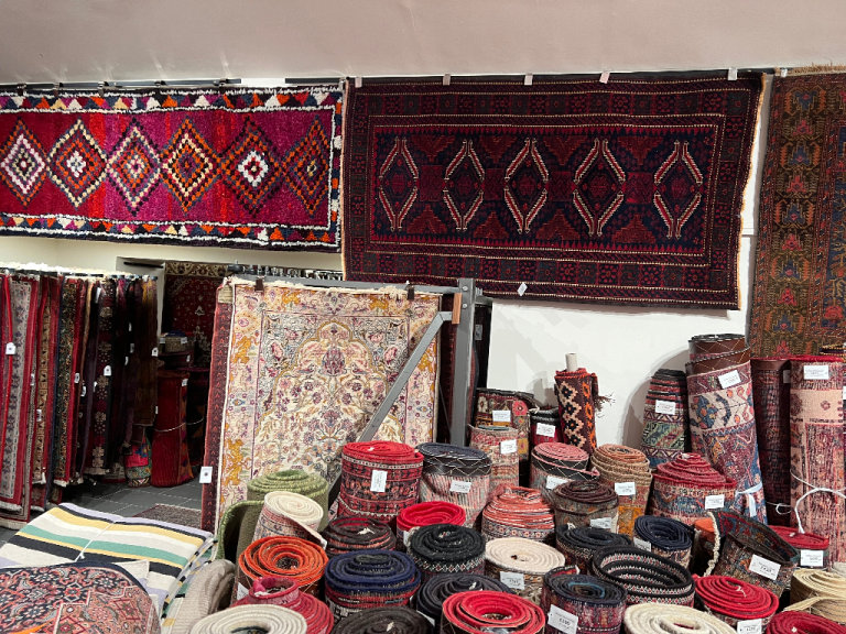 Massive hand made rug 370x550cm