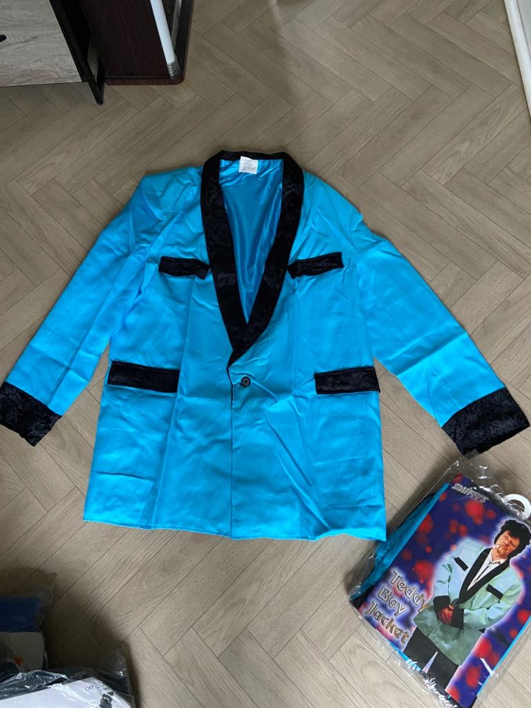 Teddy Boy jacket 1950s. Blue lined jacket with black velour trim/shoulder pads. Smiffy’s. One size