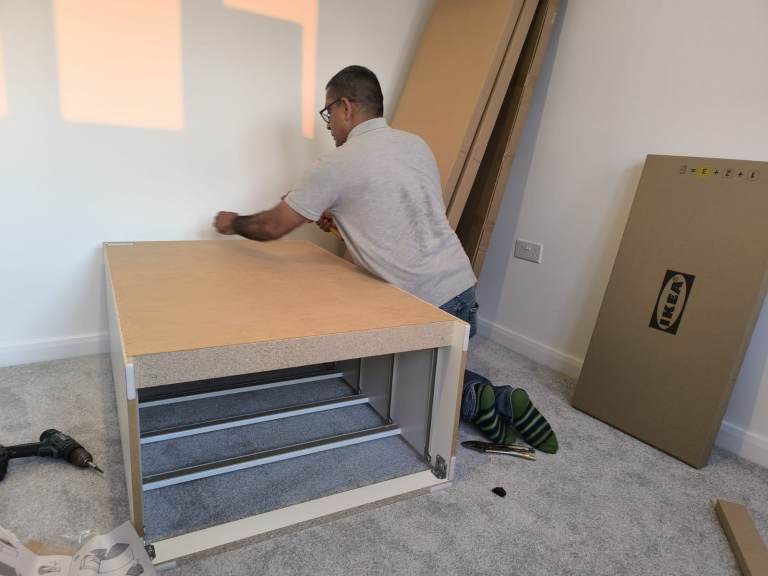 MAN AND VAN HIRE OFFICE MOVERS IKEA HANDY MAN BIKE RECOVERY RUBBISH CLARANCE REMOVALS SERVICE
