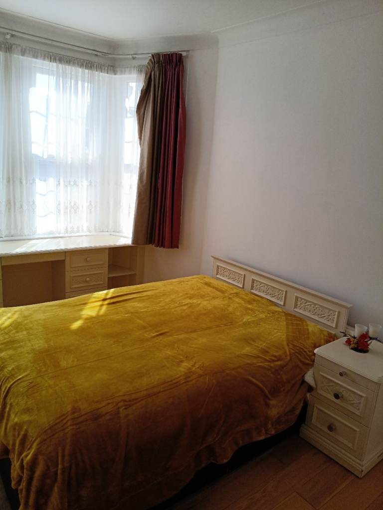 Master room near station
