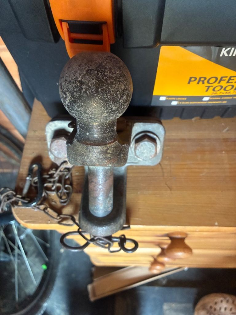 Tow bar hitch 