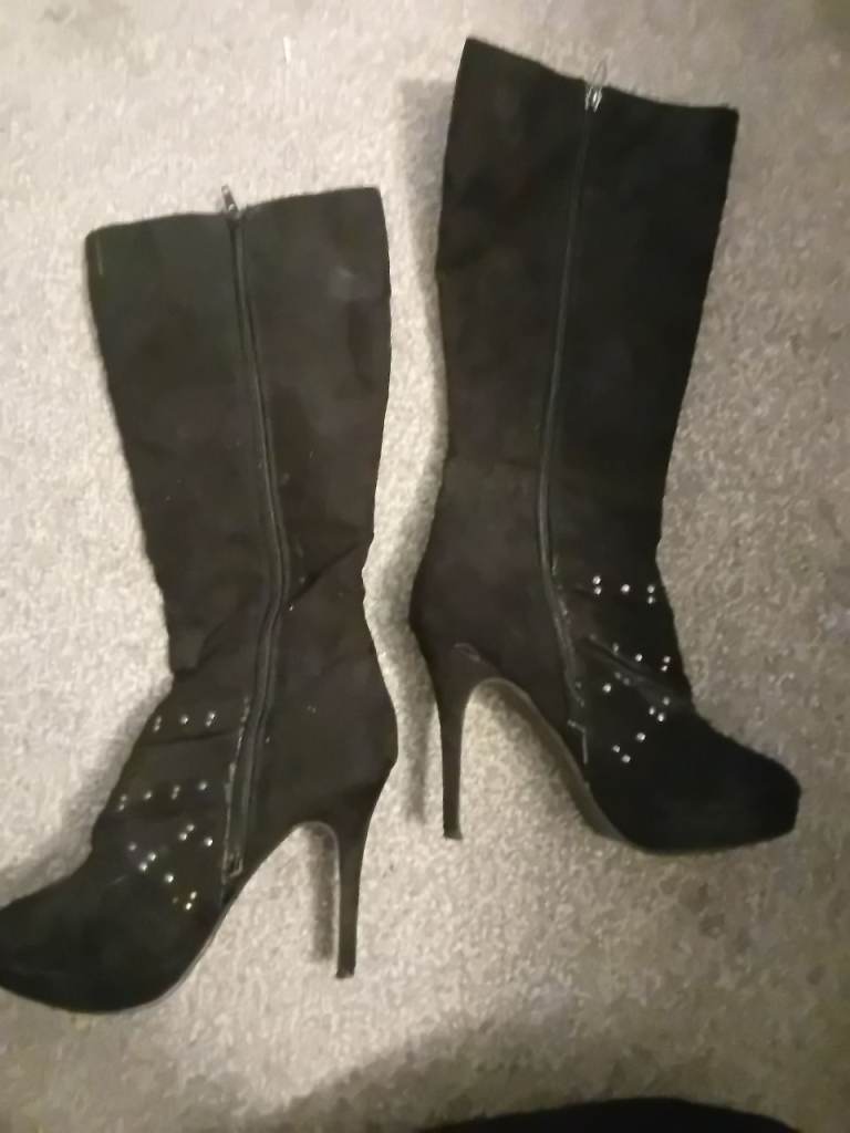 Knee high high heeled boots