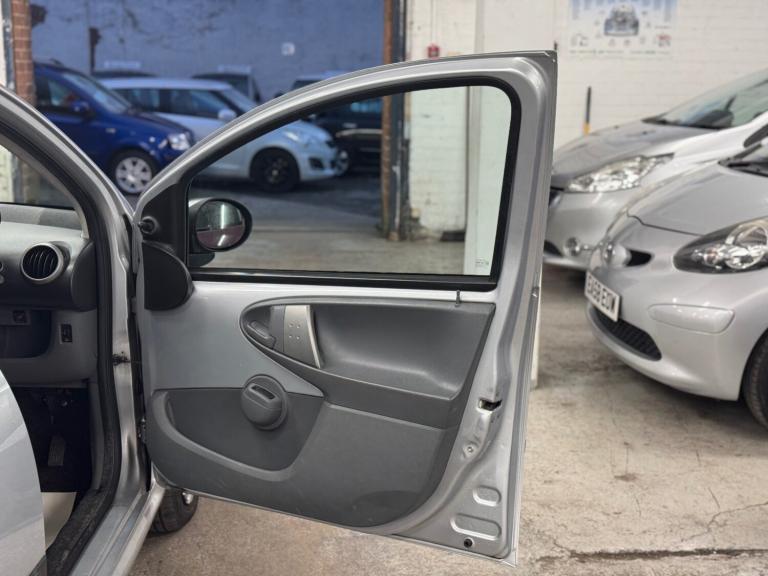 2009 Peugeot 107 1.0 Urban 5dr 2-Tronic HATCHBACK Petrol Automatic