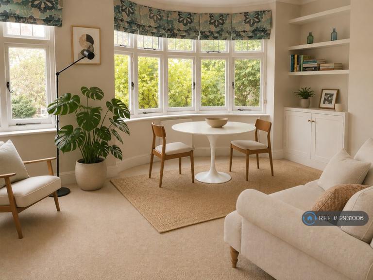 3 bedroom flat in Dalgarno Gardens, London, W10 (3 bed) (#2931006)
