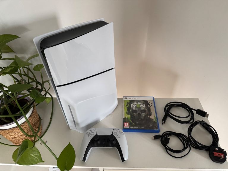 PlayStation 5 Slim Disc + 1 Controller + 1 Game
