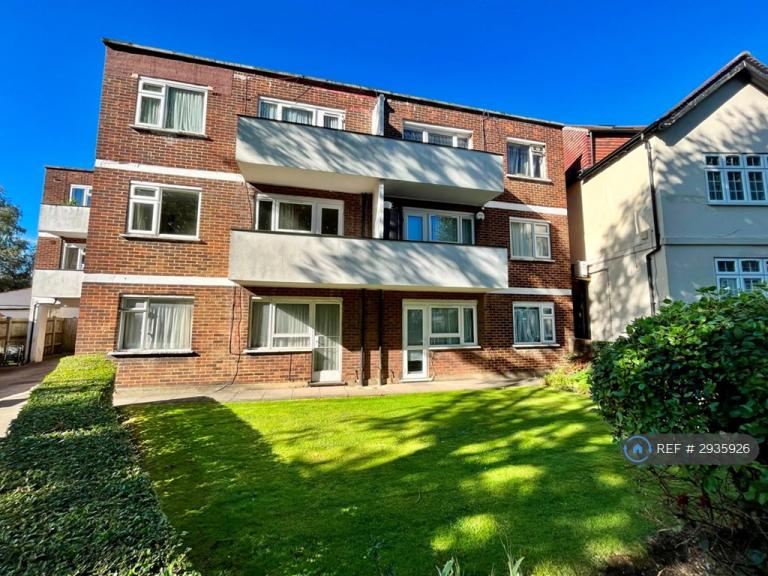 1 bedroom flat in Haven Lodge, London, NW11 (1 bed) (#2935926)