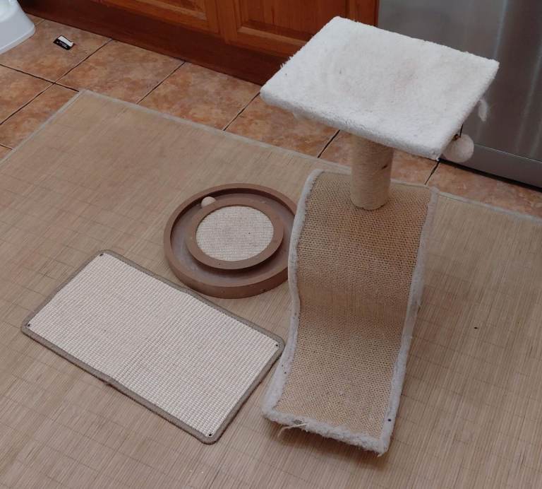 Cat mini tower and scratching items