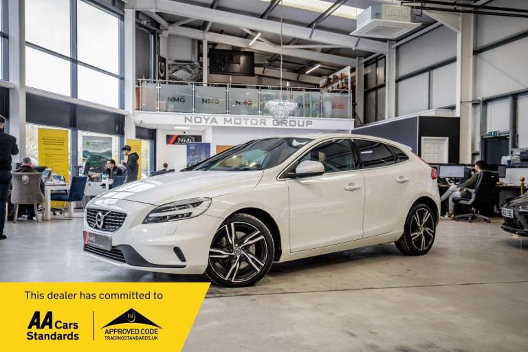  Volvo V40 2.0 D2 R-Design Pro Hatchback 5dr Diesel Auto Euro 6 (s/s) (120 ps) *Financ Diesel Aut...
