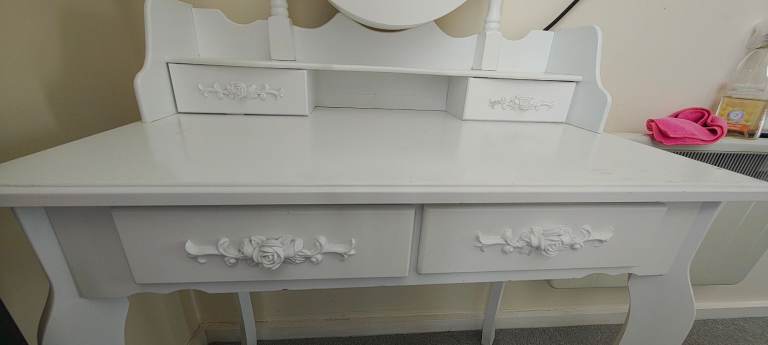 Dressing table 