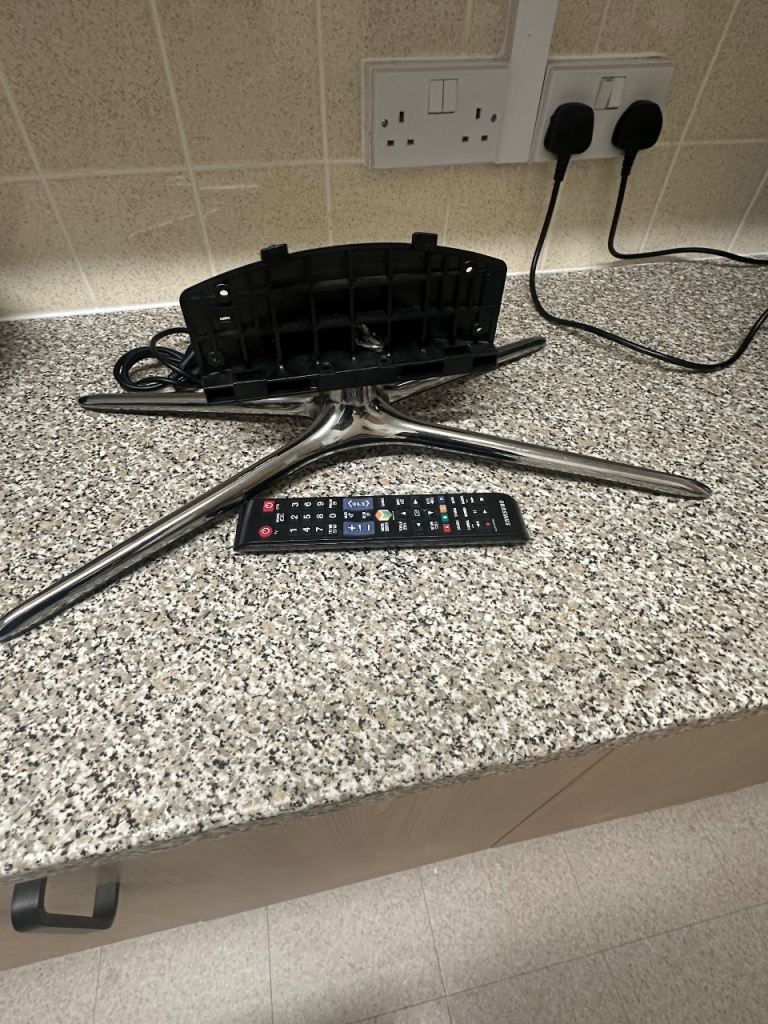 Free Samsung Remote & Silver Stand 