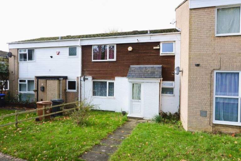 3 Bed Terraced House, Entwood Drive, NN3