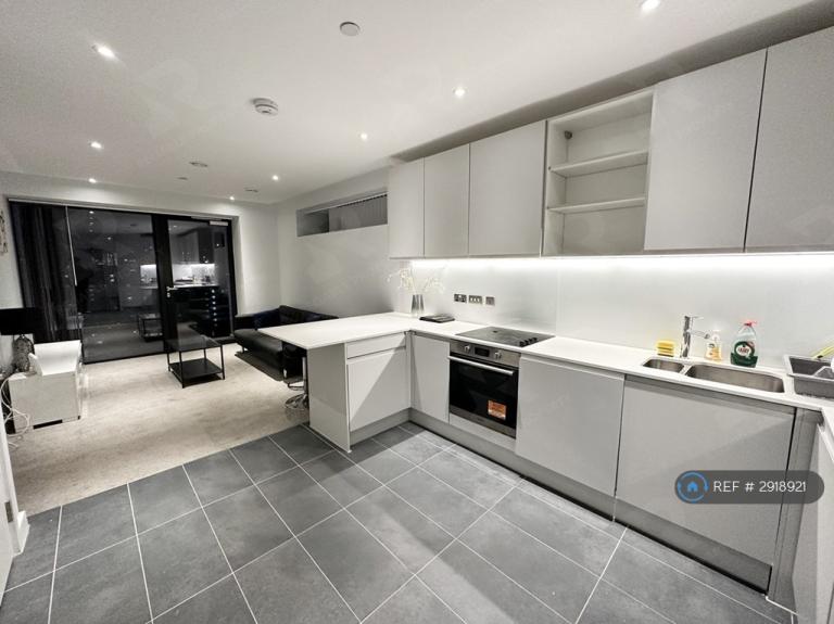 2 bedroom flat in Block B, Salford, M3 (2 bed) (#2918921)